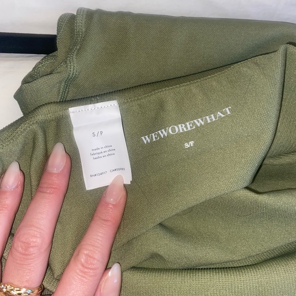 WeWoreWhat | Sage Seamless Leggings & Cropped Sweatshirt Set - Picture 6 of 9